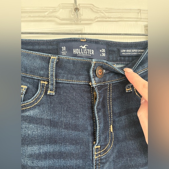 HOLLISTER JUNIOR WOMEN LOW RISE SUPER SKINNY CLASSIC STRETCH DISTRESSED JEANS 3R - Picture 3 of 7